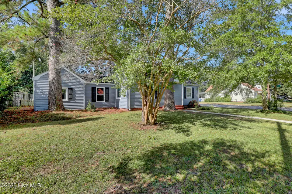317 Brentwood Avenue, Jacksonville, NC 28540 — 4-bedroom home in Chaney Heights, Jacksonville, NC, photo 1 of 31
