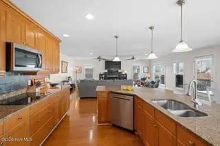 910 Canal Drive Unit B, Carolina Beach, NC 28428 — 4-bedroom condo, Carolina Beach, NC, photo 7 of 55: images-7