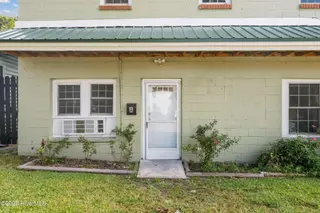 700 2nd Avenue, New Bern, NC 28560 – photo 2: First Unit Entrance