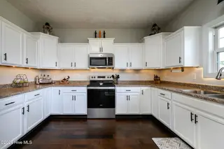 3408 Lefringhouse Lane, New Bern, NC 28562 — 3-bedroom home in Hardee Farms, New Bern, NC, photo 16 of 38: Kitchen