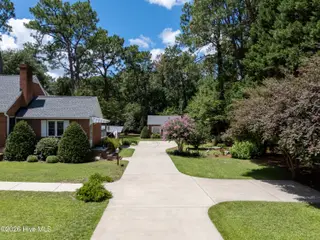1301 N Poplar Street, Aberdeen, NC 28315 – photo 2: Driveway