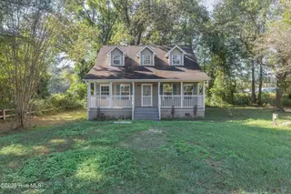 353 Potters Hill Road, Richlands, NC 28574 — 3-bedroom home, Richlands, NC, photo 1 of 32: 2FRONT