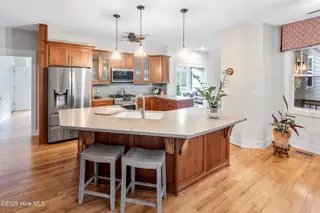 2790 Creek Bridge Court, Southport, NC 28461 — 3-bedroom home in St James, Southport, NC, photo 14 of 72: Can easily seat 6 stools