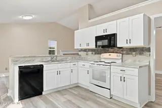 262 S Creek Drive, Jacksonville, NC 28540 — 3-bedroom home in South Creek, Jacksonville, NC, photo 19 of 56: 18-web-or-mls-IMG_3126