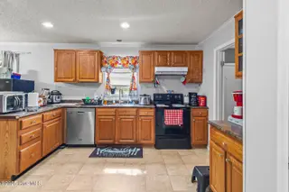 222 Busch Drive, Richlands, NC 28574 — 3-bedroom manufactured home in Jenkins Creek, Richlands, NC, photo 16 of 38