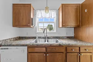 7108 Thurgood Road, Wilmington, NC 28411 – photo 10: 14-web-or-mls-CZ9A8124