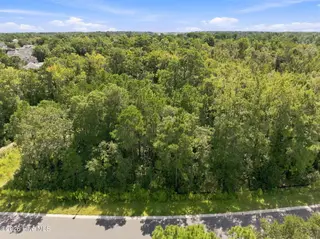 660 Vale Drive, Wilmington, NC 28411 – photo 8: 10-web-or-mls-DJI_20260909115023_0564_D