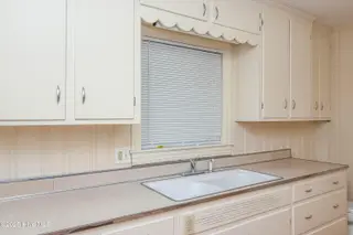 100 S Pineview Avenue, Goldsboro, NC 27530 – photo 16: Mud/Laundry