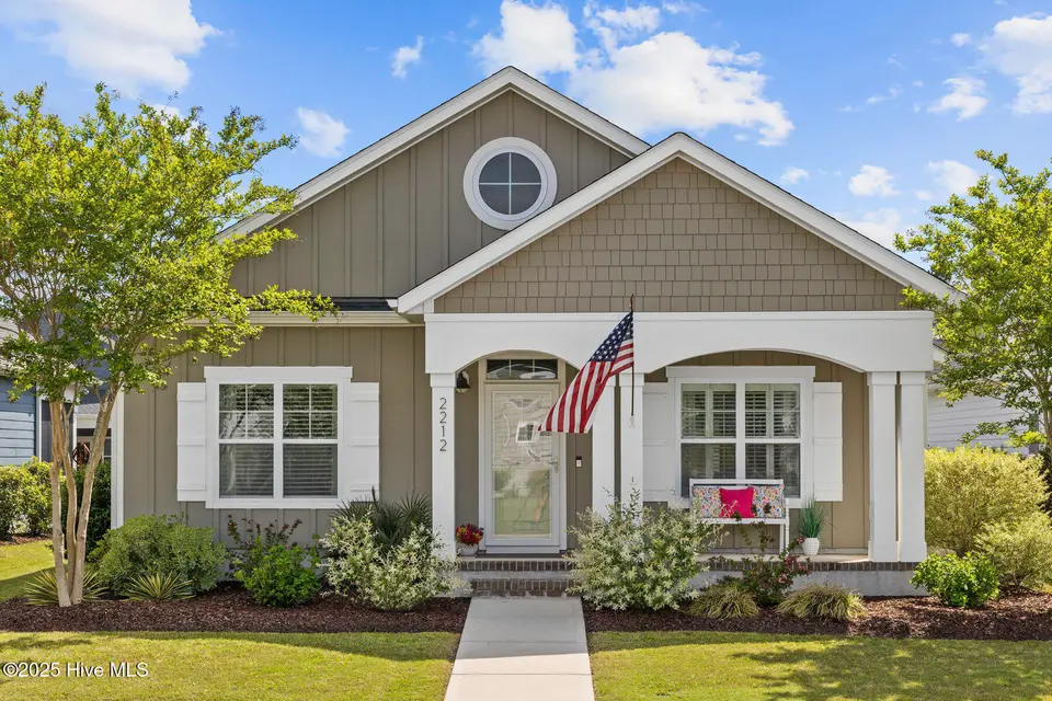 2212 Lakeside Circle, Wilmington, NC 28401 – photo 1 of 48: 004_2212_lakeside_circle-1_263