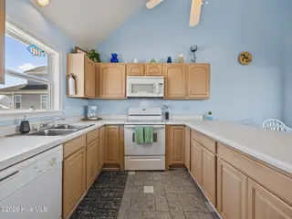 3735 Island Drive, North Topsail Beach, NC 28460 – photo 13: 20-web-or-mls-3735 Island Dr. 48