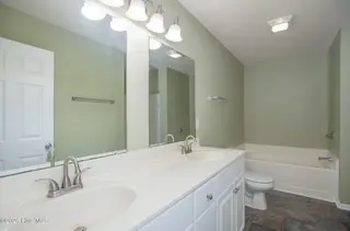 452 Woodland Drive, Swansboro, NC 28584 — 3-bedroom home in Hadnot Creek, Swansboro, NC, photo 14 of 30: 452 WOODLAND (11)