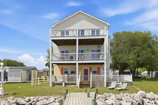 103 Waterfront Avenue, Newport, NC 28570 – photo 3: Back