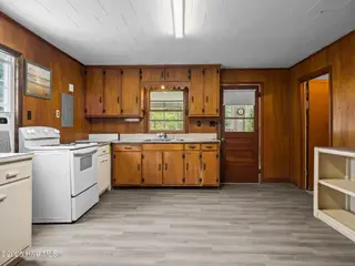 195 Queens Creek Road, Swansboro, NC 28584 — 2-bedroom home, Swansboro, NC, photo 15 of 40: Kitchen