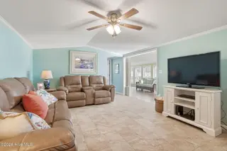 201 Snow Goose Lane, Newport, NC 28570 – photo 8: Livingroom