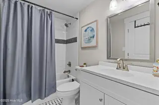 424 Keziah Street, Oak Island, NC 28465 – photo 16: 21_bathroom