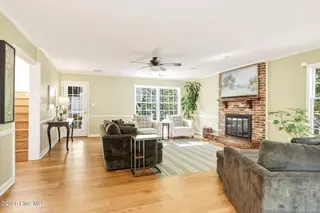 121 Gull Harbor Drive, Newport, NC 28570 – photo 12: Living Room