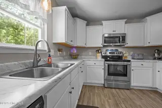 235 Westfield Drive, Richlands, NC 28574 – photo 11: 17-web-or-mls-235 Westfield Dr. 45