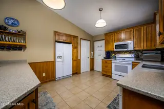 6203 Gondolier Drive, New Bern, NC 28560 – photo 18: Kitchen