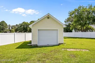 700 Doreen Court, Greenville, NC 27858 – photo 12: 12-web-or-mls-BLS_0007