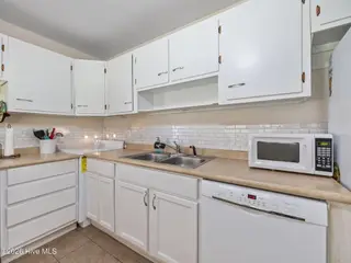 706 Vernon Drive, Jacksonville, NC 28540 – photo 8: 20-web-or-mls-706 Vernon Dr. 46