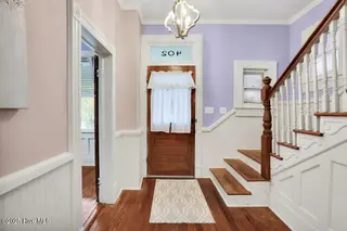 402 S 5th Avenue, Wilmington, NC 28401 – photo 11: Foyer