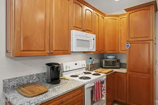 215 Star Hill Drive, Cape Carteret, NC 28584 – photo 18: 17-web-or-mls-215-StarHillDr-5-4-26-017