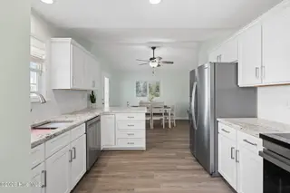 117 NE 52nd Street, Oak Island, NC 28465 – photo 11: 9-web-or-mls-cammediallc.com (28 of 54)