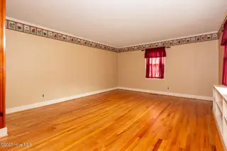 820 Antioch Road, New Bern, NC 28560 – photo 8: Living room
