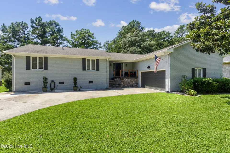 701 Plantation Drive, New Bern, NC 28562 – photo 1 of 53: 701 Plantation Drive