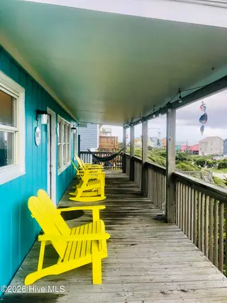 807 Emerald Drive, Emerald Isle, NC 28594 – photo 4: FE4EE4F0-BB44-4AB2-8D55-9CE895383BBE_1_1