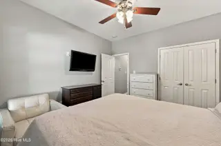 100 Duval Lane, New Bern, NC 28560 – photo 15: 15 - Downstairs Guest Bedroom (4)