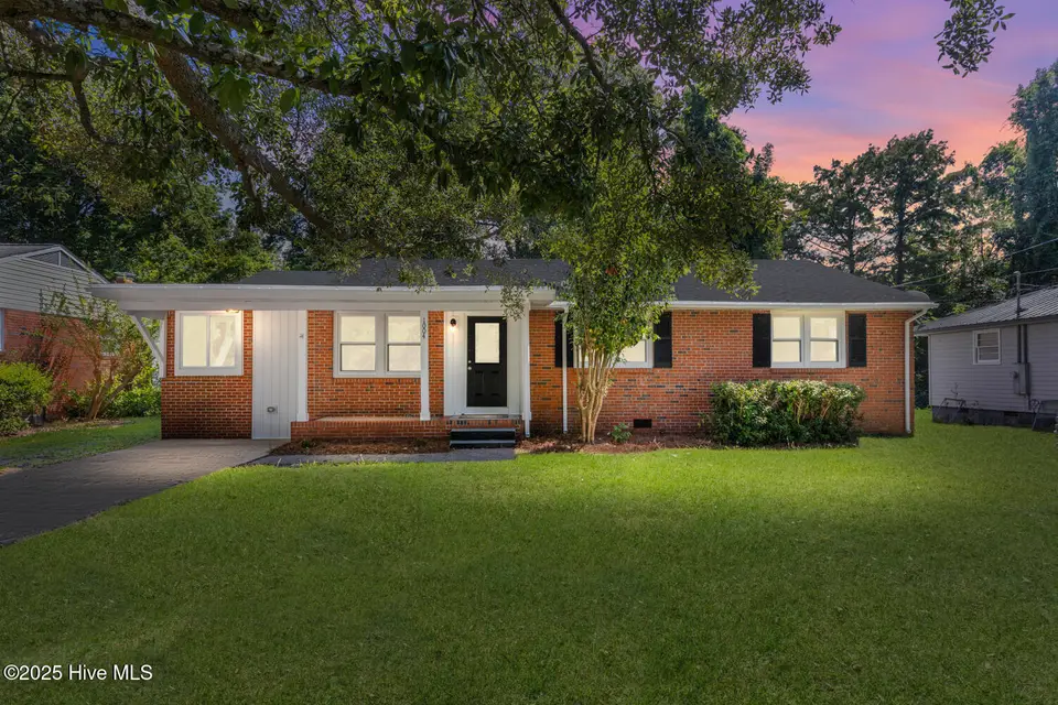 1004 River Street, Jacksonville, NC 28540 – photo 1 of 30: Front House
