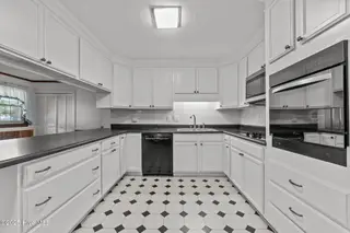 4308 Wildwood Drive, Ayden, NC 28513 – photo 3: 21-web-or-mls-LHV_4009