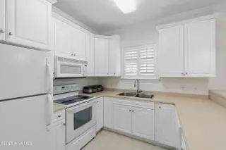 172 Clubhouse Road Apt 1, Sunset Beach, NC 28468 – photo 6: Kitchen