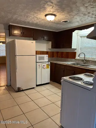 1314 Queen Street, Wilmington, NC 28401 – photo 3: 1314 Queen-kitchen