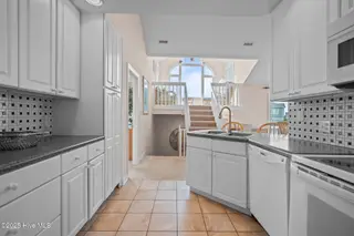103 N Permuda Wynd Drive, North Topsail Beach, NC 28460 – photo 20: Kitchen