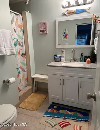 303 Henderson Boulevard 14, Atlantic Beach, NC 28512 – photo 7: bathroom