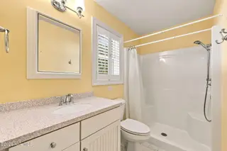 1536 Ann Street, Beaufort, NC 28516 – photo 11: Full bathroom first level