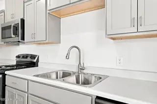 700 N Grace Avenue, New Bern, NC 28562 – photo 22: 22-web-or-mls-DSC_0329 - edited