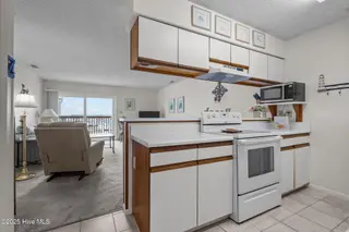 9100 Reed Drive 4305, Emerald Isle, NC 28594 – photo 14: Kitchen