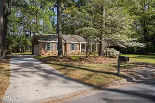 117 Greenwood Drive, Greenville, NC 27834 – photo 5: 20-web-or-mls-BLS_0012 (1)
