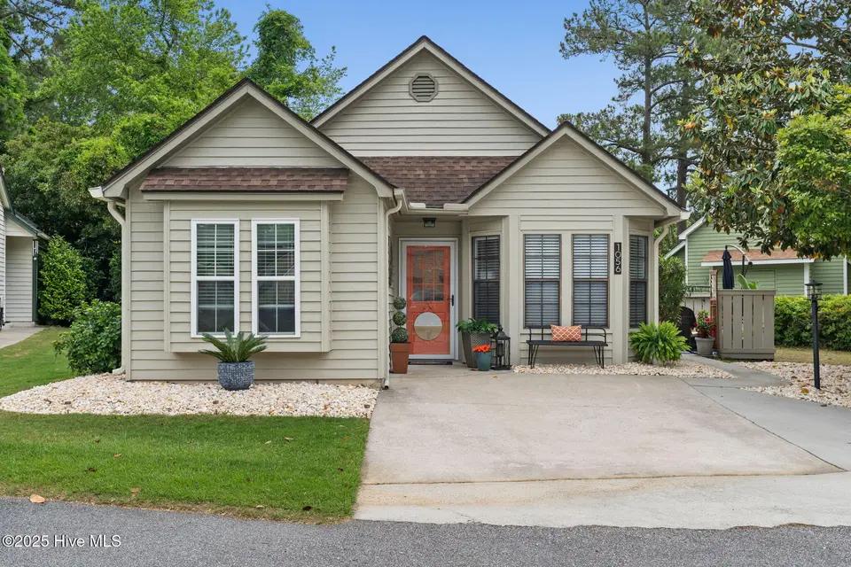 1056 Valley Drive, Calabash, NC 28467 — 3-bedroom home in Hidden Valley, Calabash, NC, photo 1 of 39: 1056 Valley