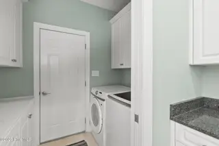 406 Hillcrest Drive, Morehead City, NC 28557 – photo 18: Laundry room