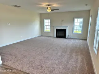 639 Indigo Johnston Drive, Jacksonville, NC 28546 – photo 11: Livrm(1)