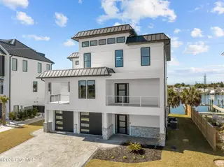 208 Radio Island Road, Morehead City, NC 28557 — 4-bedroom home in Tide Lines, Morehead City, NC, photo 4 of 62: 2-web-or-mls-208 Radio Island 002