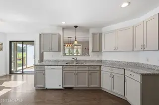 833 Pelican Drive, New Bern, NC 28560 – photo 11: Kitchen