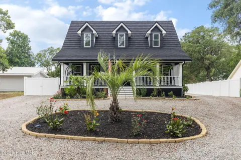 427 Womble St, Oak Island