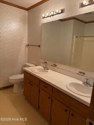 328 Haven Drive M-5, Greenville, NC 27834 – photo 10: Upstairs bath
