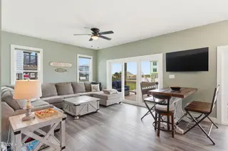 5205 E Pelican Drive, Oak Island, NC 28465 – photo 17: 19-web-or-mls-DSC06691