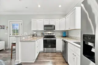 4457 Gateway Village Circle SE, Southport, NC 28461 — 2-bedroom home in Eagle Pines, Southport, NC, photo 10 of 29: Kitchen